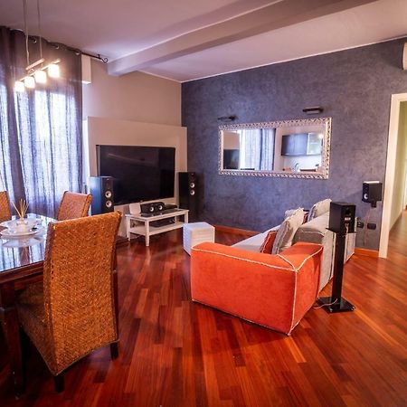 Cinematic Modern Flat, 100 Mt Da Ospedale Apartman Ravenna Kültér fotó