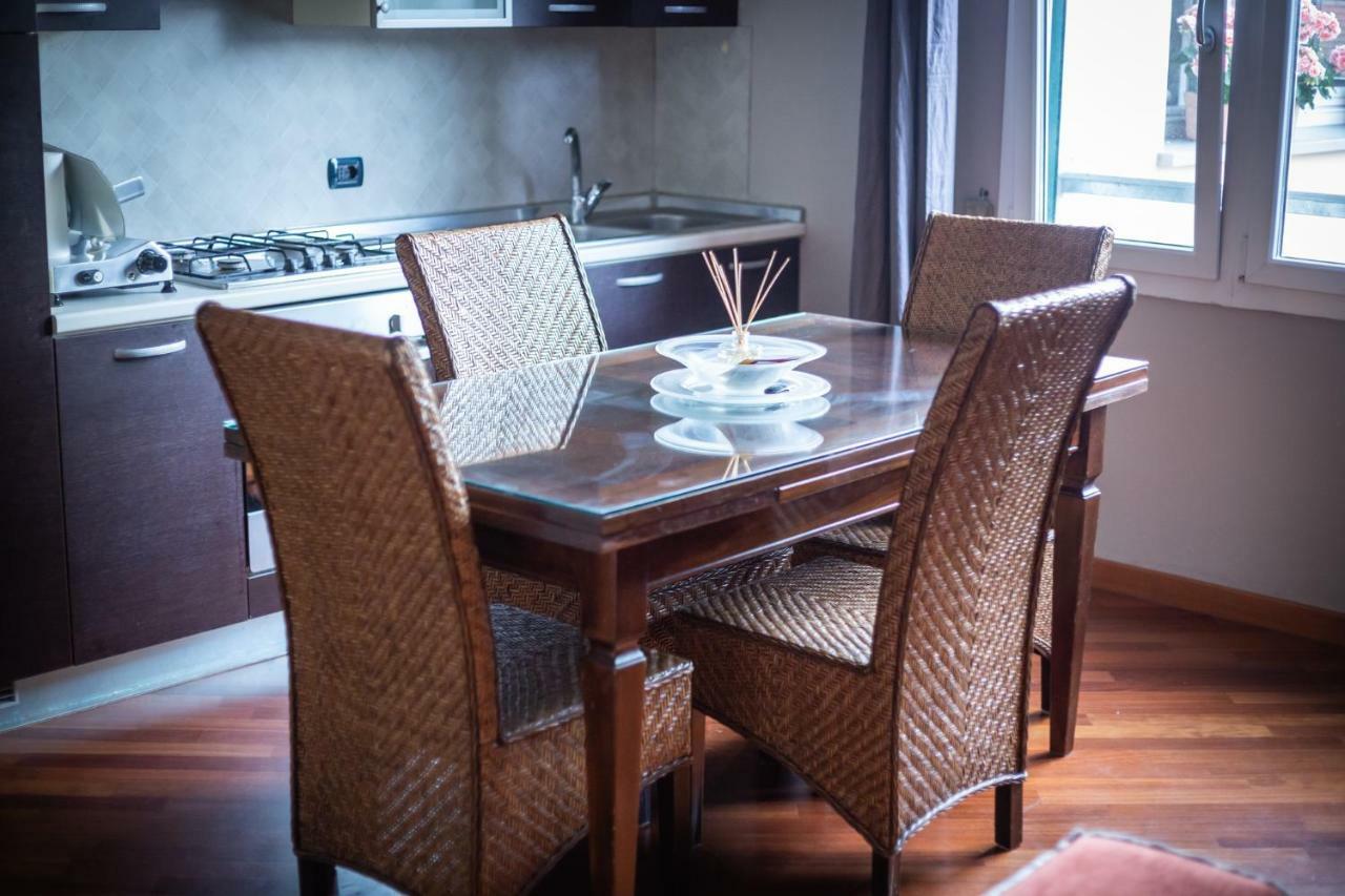 Cinematic Modern Flat, 100 Mt Da Ospedale Apartman Ravenna Kültér fotó