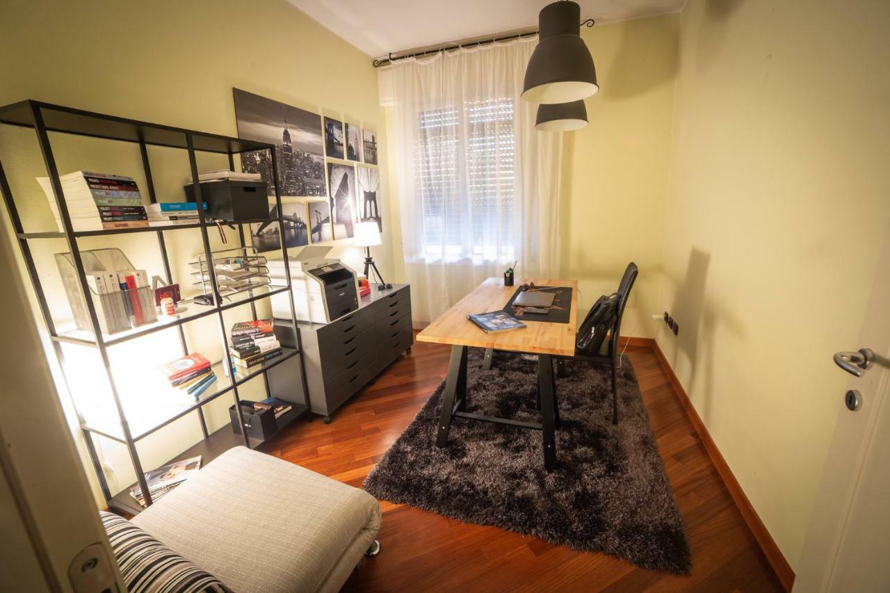 Cinematic Modern Flat, 100 Mt Da Ospedale Apartman Ravenna Kültér fotó
