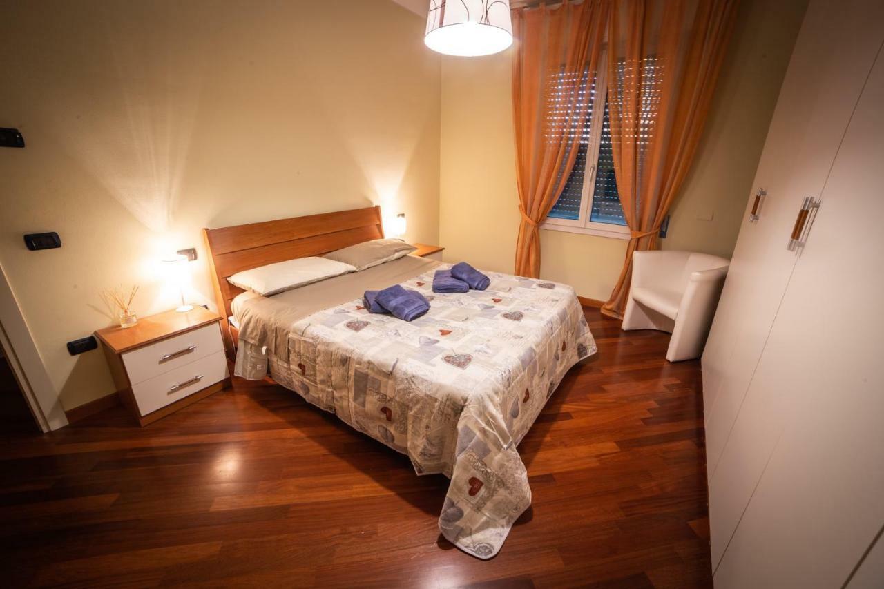 Cinematic Modern Flat, 100 Mt Da Ospedale Apartman Ravenna Kültér fotó