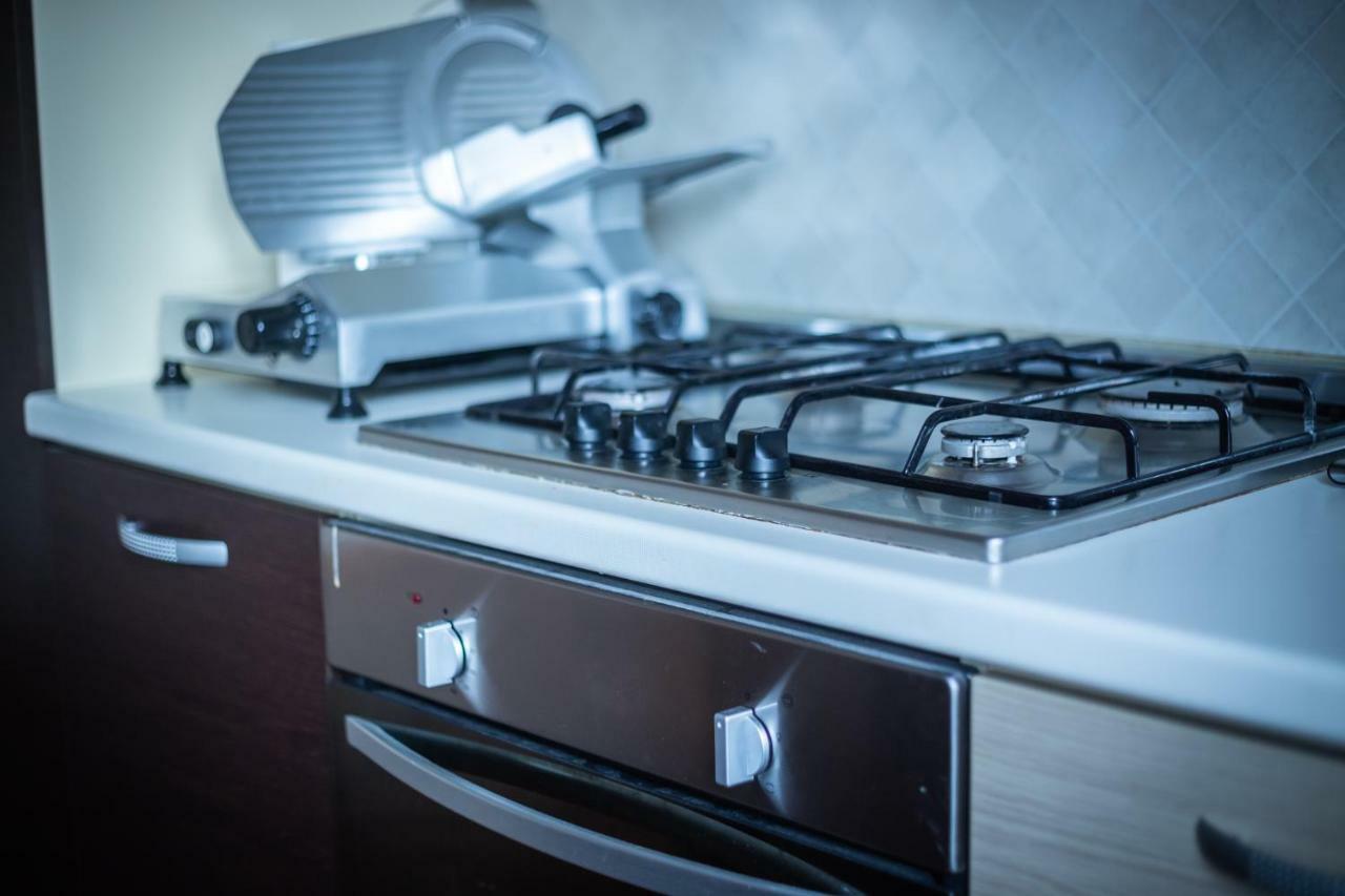Cinematic Modern Flat, 100 Mt Da Ospedale Apartman Ravenna Kültér fotó