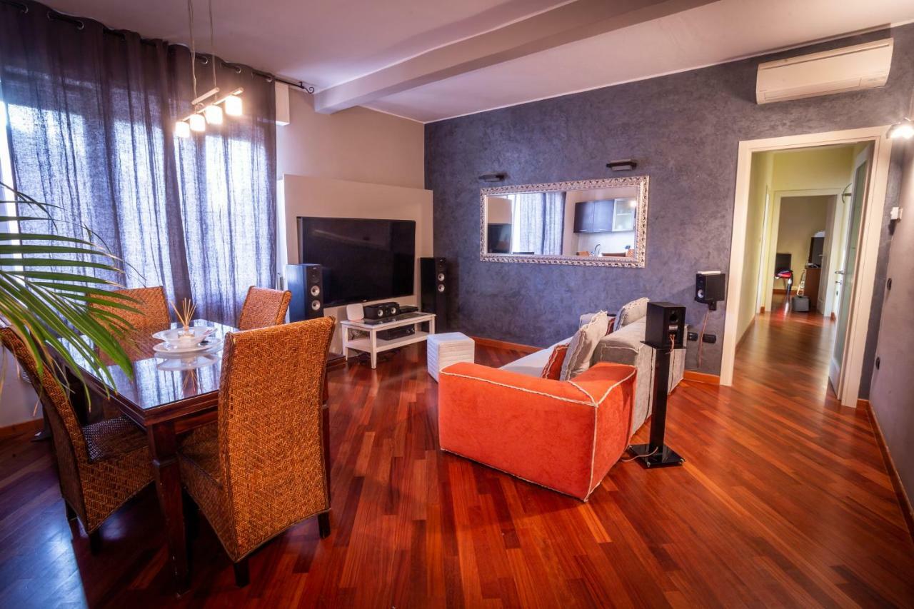 Cinematic Modern Flat, 100 Mt Da Ospedale Apartman Ravenna Kültér fotó