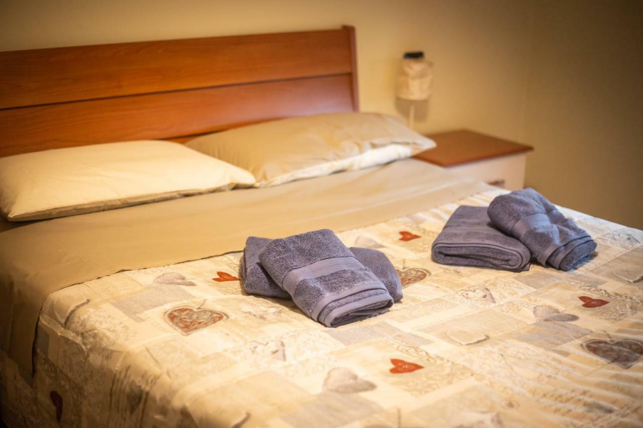 Cinematic Modern Flat, 100 Mt Da Ospedale Apartman Ravenna Kültér fotó